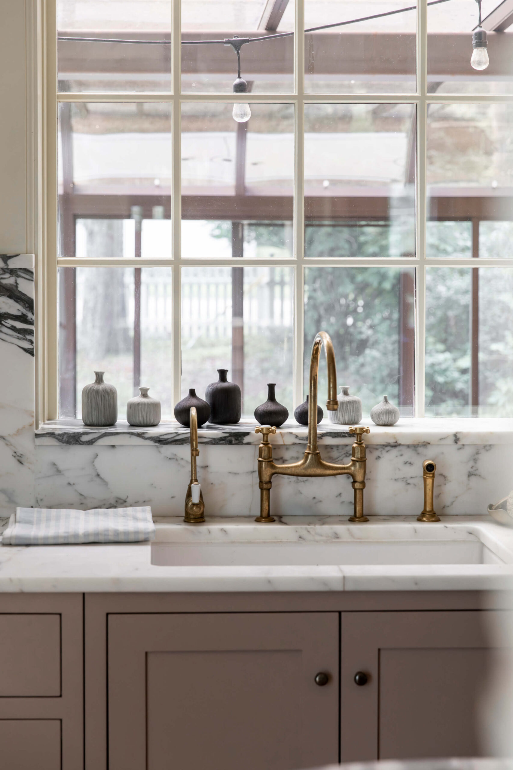 How a Decluttered Home Changed the Way I Work - Kelly Zugay - Made by Motherhood Podcast for Moms